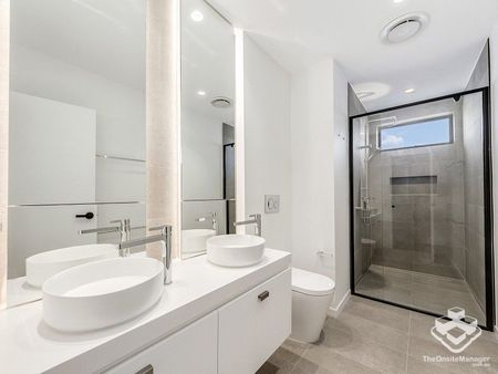 Morden townhome in great central location! - Photo 3