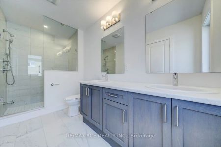 Condo Townhouse For Lease | E9033646 - Photo 3