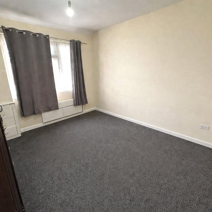 3 bedroom end of terrace house to rent - Photo 1