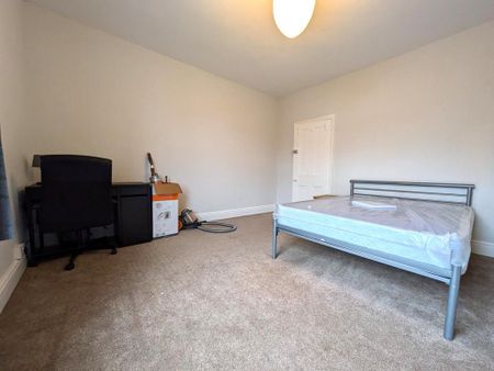 4 bedroom terraced house to rent - Photo 3