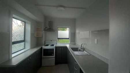 Freshly renovated 2 bedrooms - Photo 3