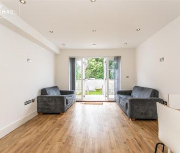 4 bedroom end of terrace house to rent - Photo 1