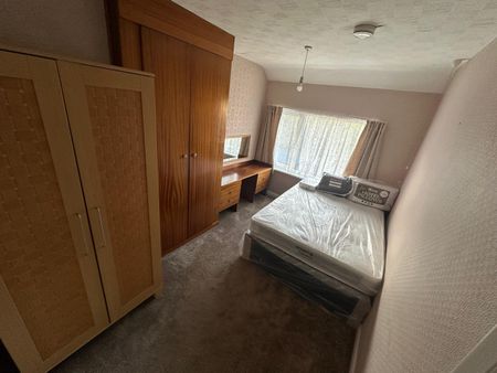 Room in a Shared House, Fox Green Crescent, B27 - Photo 4