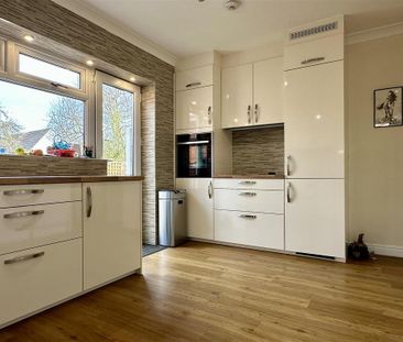 2 bedroom detached bungalow to rent - Photo 1