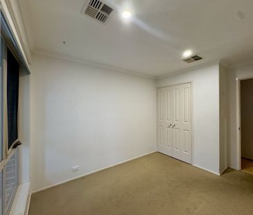 12 Unwin Avenue, Jerrabomberra - Photo 3