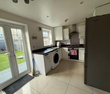 3 bedroom terraced house to rent - Photo 3