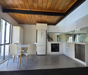 2 Bedroom Gem - Partially Furnished - Photo 4