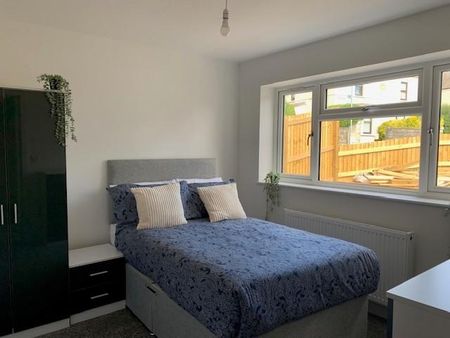 1 bedroom in a house share to rent - Photo 3