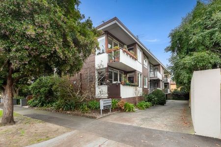 Renovated 2 Bedroom, Privately Tucked Away at Back of Block - Photo 3