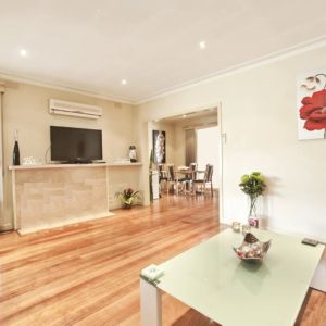 Spacious Family Home! - Photo 2
