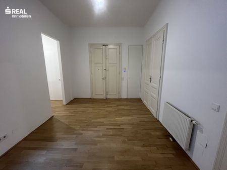 neu ausgemalte 4-Zimmerwohnung mit innenhofseitigen Balkon in guter Lage! - Photo 3