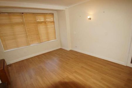 Upper Elmers End Road, Beckenham, BR3 - Photo 2