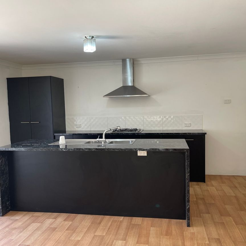 Modern 3 Bedroom Home In Wonthella - Photo 1