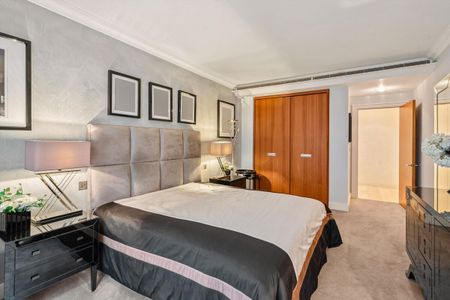 This impressive second‑floor apartment offers generous, well‑arranged living space in a prestigious Knightsbridge location, SW7 - Photo 5