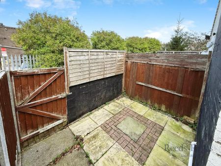 2 bedroom terraced house to rent - Photo 3