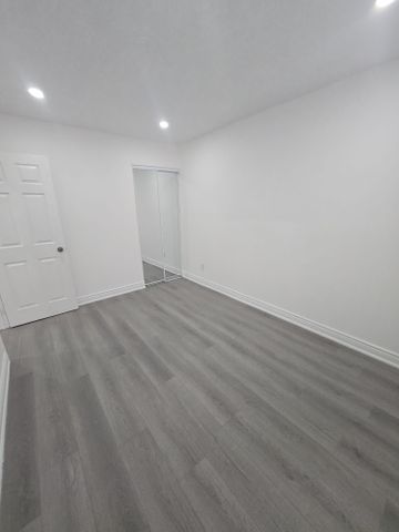 For Lease - 3 Sylvia Street, Barrie, Ontario - Photo 4