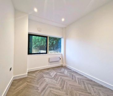 Redfields Lane, Church Crookham, Fleet, Hampshire, GU52 - Photo 3