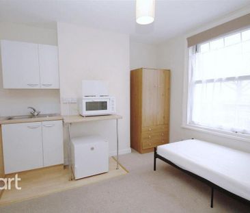 Studio to rent - Photo 2