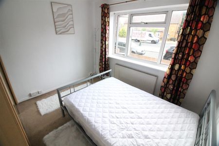 Sutton Lane, Hounslow - Photo 4