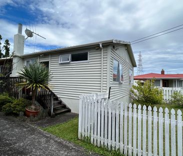 Lovely 3-Bedroom Home in Blockhouse Bay - Prime Location! - Photo 4