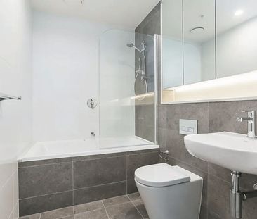 Modern One-Bedroom Plus Study Apartment in the Heart of Mascot! - Photo 4