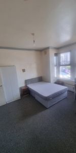 Studio Flat, Scarborough Road, E11 - Photo 3