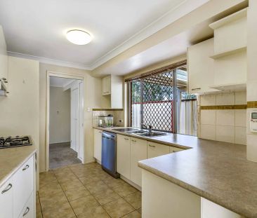 Fantastic location - Walk to John Paul College - Photo 2