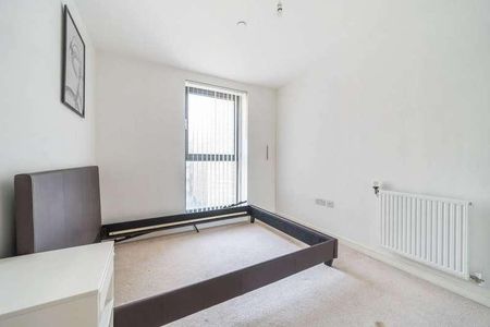 Kingfisher Heights, Royal Docks, E16 - Photo 5