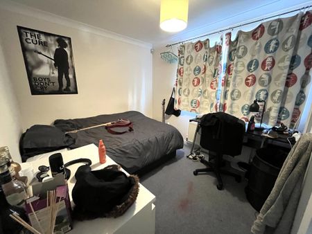 6 bedroom detached house to rent - Photo 3