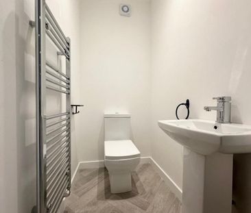 3 bedroom semi-detached house to rent - Photo 3