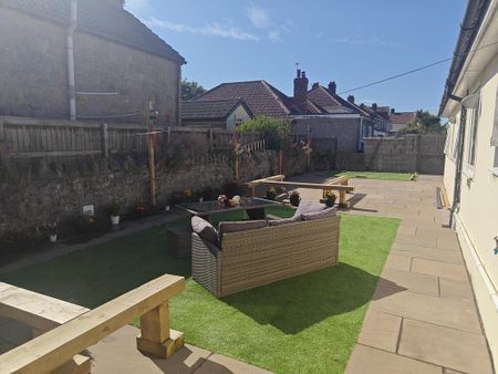 1 bedroom in a house share to rent - Photo 5