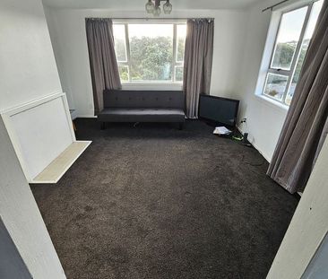 Stand-alone family home in Waitangirua - Photo 5