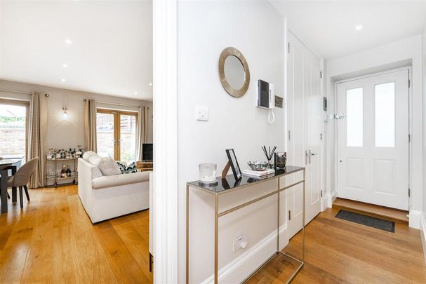 2 bedroom ground floor flat to rent - Photo 1