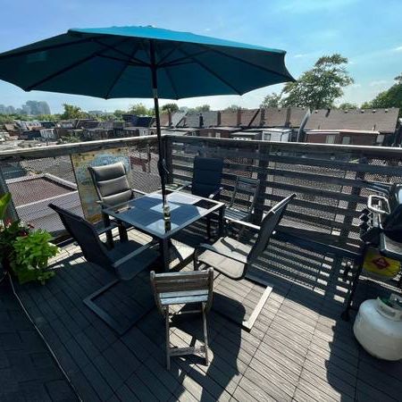 Cozy & quiet top-floor suite with large private deck - Photo 1