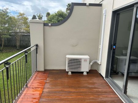 Terraced Townhouse With City Views - Photo 2