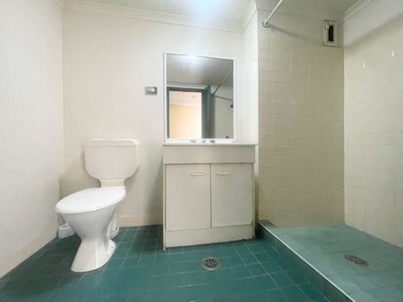 FURNISHED LARGE TWIN SHARED LOFT AT BROADWAY - Photo 5