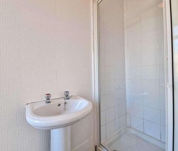 Clifton Drive, Squires Gate, FY4 - Photo 5