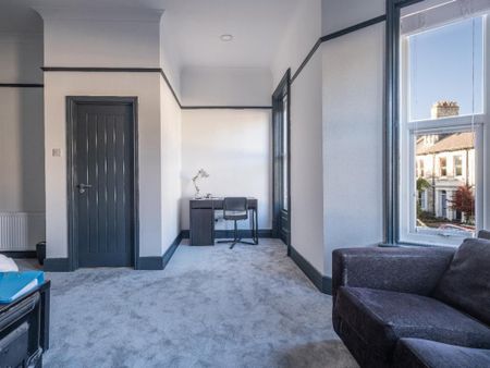 6 bedroom terraced house to rent - Photo 4