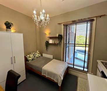 Studio Flat, Sulgrave Road, W6 - Photo 5