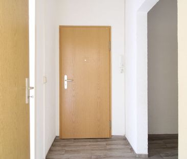 Schöne 3 Zimmer-Wohnung mit Dusche und Loggia sucht neuen Mieter! - Foto 6