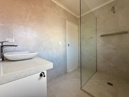 2/99 Willesden Road, Hughesdale VIC 3166 - Townhouse For Rent | Domain - Photo 2