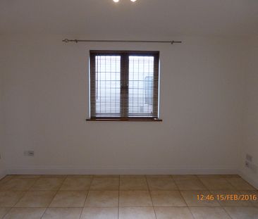 BEDROOM 4 – FURNISHED LARGE DOUBLE - Photo 4