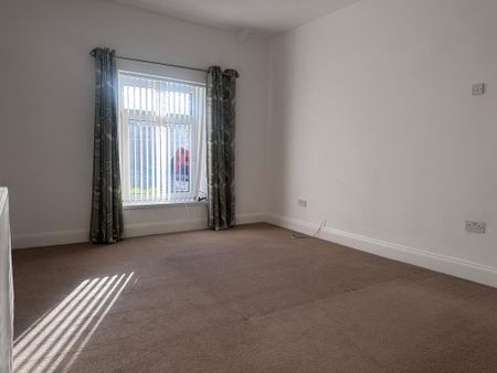 2 bedroom semi-detached house to rent - Photo 5