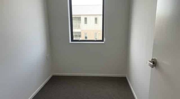 This Near New 1 Bedroom, 1 Bathroom + Study corner apartment is now available for rent. - Photo 1