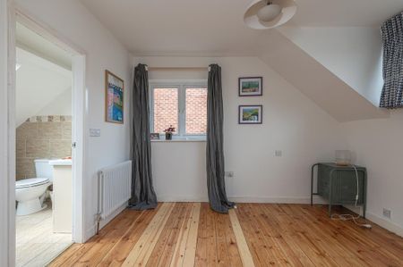 3 bedroom semi-detached house to rent - Photo 3