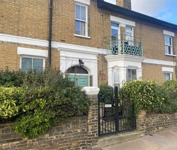 Westcliff Parade, Westcliff On Sea - Photo 5