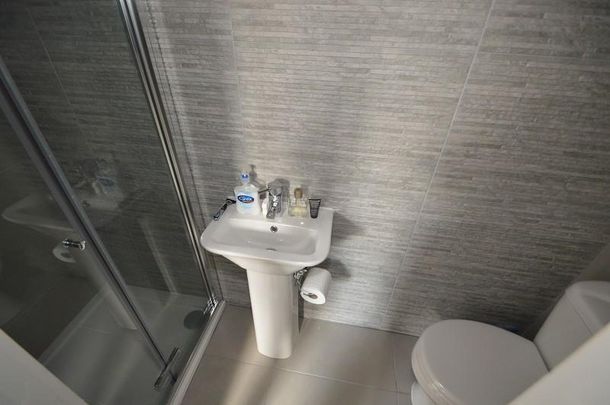 6 bedroom house to rent - Photo 1