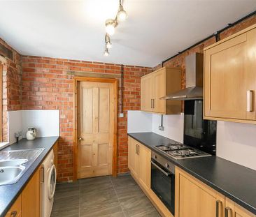 2 bedroom flat to rent - Photo 6