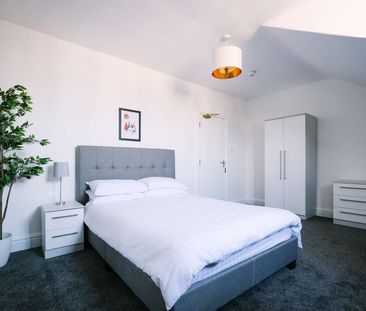 Absolutely Stunning 5 bedroom home located in a sought after area o... - Photo 6