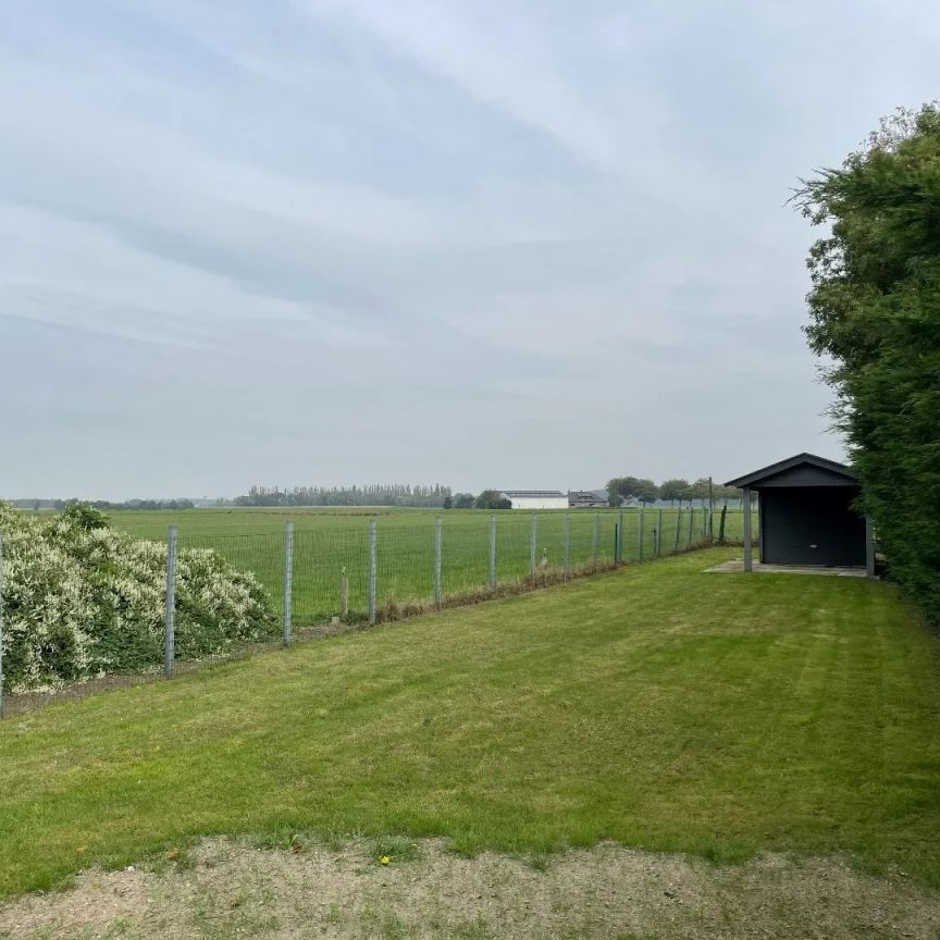 Laagbouwvilla met ruim bijgebouw (garage met studio) - Photo 1